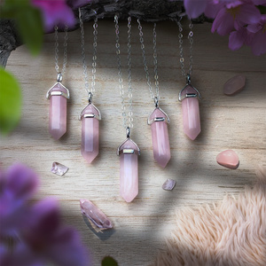 Pendant with rose quartz in pouch + chain