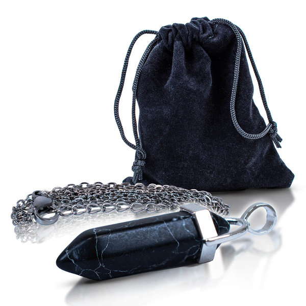 Czarny turkus – zawieszka z łańcuszkiem w woreczku