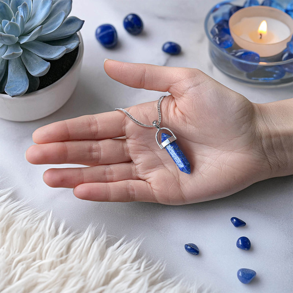 Lapislazuli – Anhänger mit Kette in einem Säckchen
